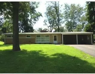 3027 Woods Dr, Springfield, OH 45506 photo 1