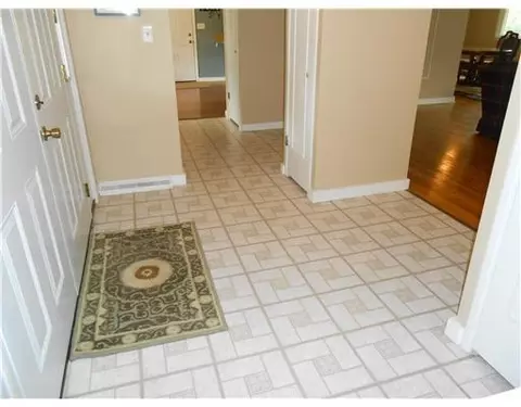 2626 Carousel Dr, Springfield, OH 45503 photo 4