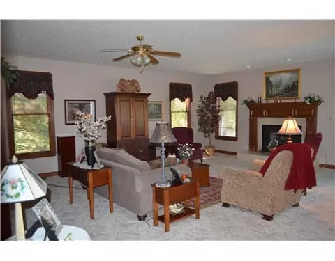 780 Timberview, Springfield, OH 45502 photo 2