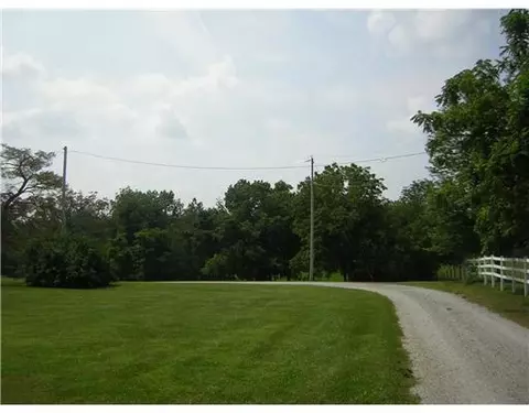4675 Upper Valley Pk, Springfield, OH 45502 photo 2