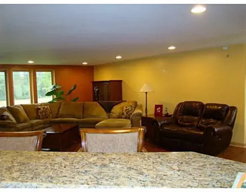 2296 Snyder Domer, Springfield, OH 45502 photo 2