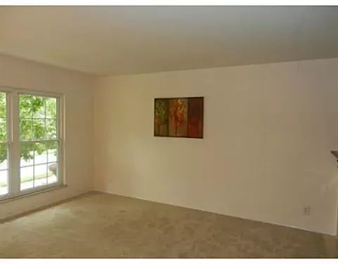1522 Hyannis, Springfield, OH 45503 photo 2