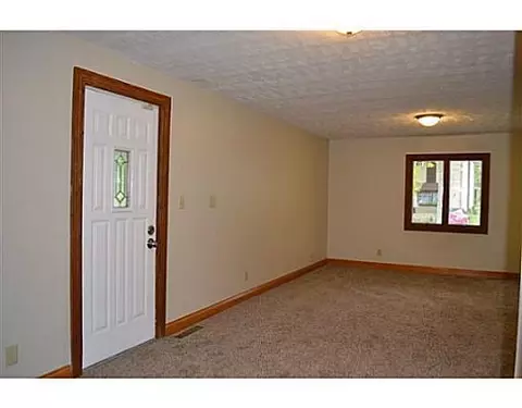 609 Old Mill Rd, Springfield, OH 45506 photo 2