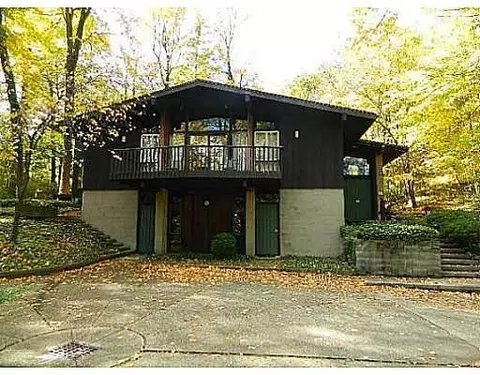 2835 Evergreen Dr, Springfield, OH 45504 photo 2