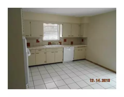 100 Eton Ct, Springfield, OH 45503 photo 5
