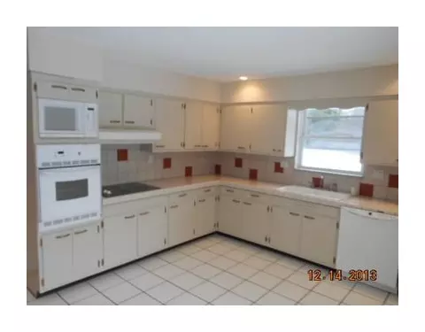 100 Eton Ct, Springfield, OH 45503 photo 4
