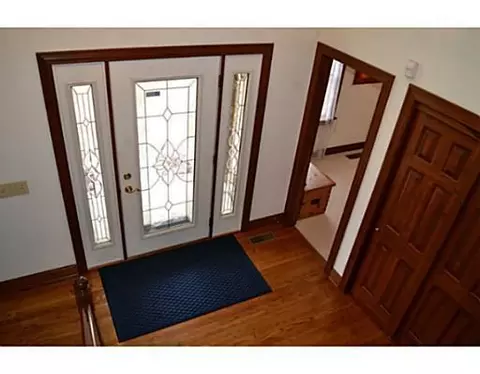 5230 Brookshire Ln, Springfield, OH 45502 photo 2
