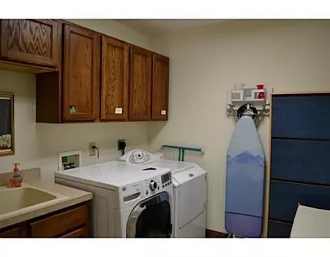 5230 Brookshire Ln, Springfield, OH 45502 photo 11