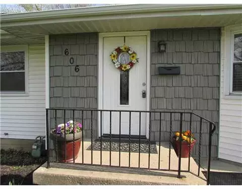 606 W Harding Rd, Springfield, OH 45504 photo 2