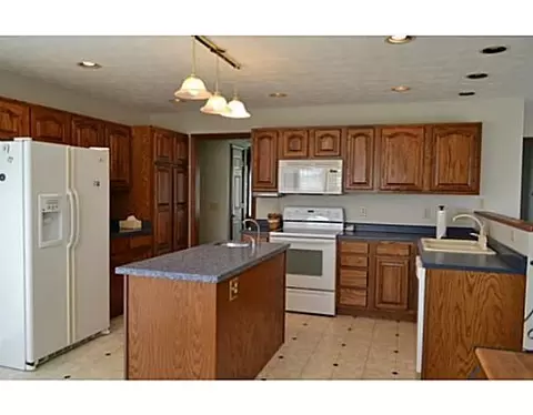 5070 Hearthstone Dr, Springfield, OH 45502 photo 9