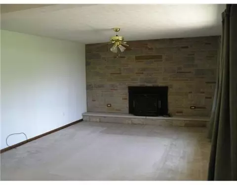8051 Springfield Jamestown Rd, Springfield, OH 45502 photo 2