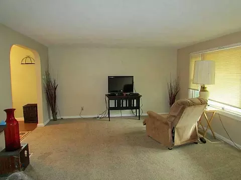 227 W Roseland, Springfield, OH 45503 photo 2