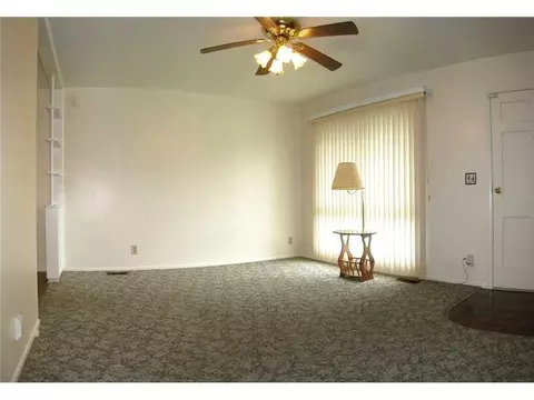 643 W John St, Springfield, OH 45506 photo 2