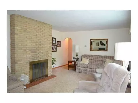 1140 White Oak Dr, Springfield, OH 45504 photo 3