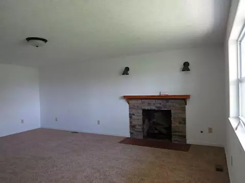 2515 Troy Rd, Springfield, OH 45504 photo 3