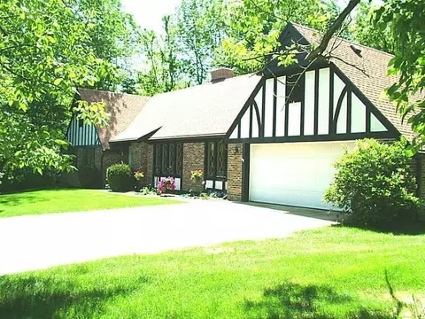 2801 Wildflower Dr, Springfield, OH 45504 photo 2