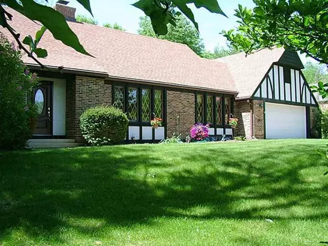 2801 Wildflower Dr, Springfield, OH 45504 photo 1