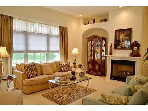 2415 Greystone Ln, Springfield, OH 45503 photo 4