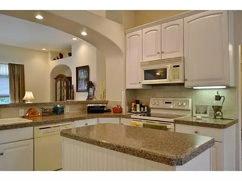 2415 Greystone Ln, Springfield, OH 45503 photo 13
