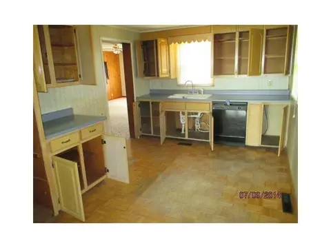 608 S Davis, Forest, OH 45843 photo 5