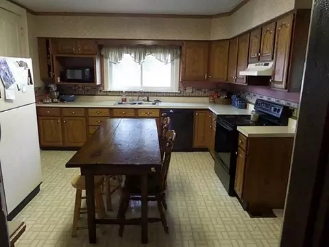 2393 E Peterson, Troy, OH 45373 photo 2
