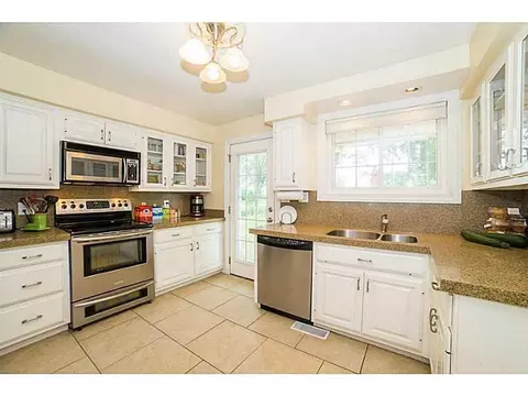 2440 Glenheath Dr, Dayton, OH 45440 photo 2