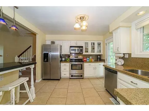 2440 Glenheath Dr, Dayton, OH 45440 photo 4