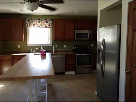 825 E Cecil St, Springfield, OH 45503 photo 4