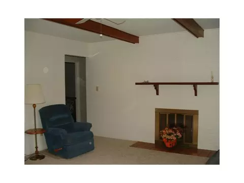 537 Rebecca Dr, Springfield, OH 45503 photo 3