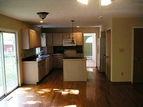979 Willow Rd, Springfield, OH 45502 photo 3