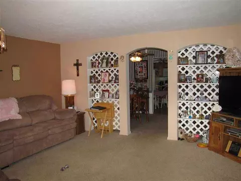 647 Villa #L, Springfield, OH 45503 photo 2