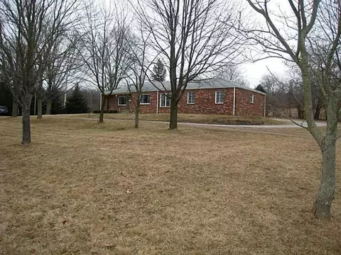 543 E County Line Rd, Springfield, OH 45502 photo 2