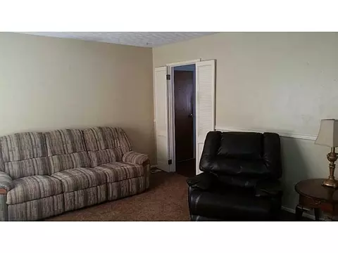 1708 Marinette Dr, Springfield, OH 45503 photo 4