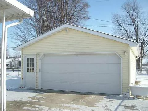 626 S Elm St, Celina, OH 45822 photo 2