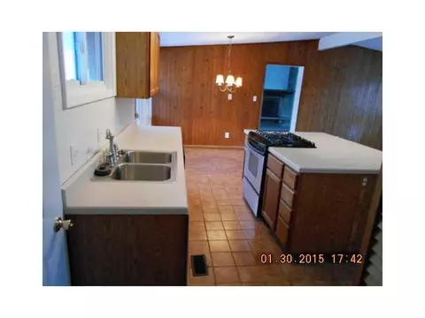 1524 Shadeland Dr, Springfield, OH 45503 photo 3