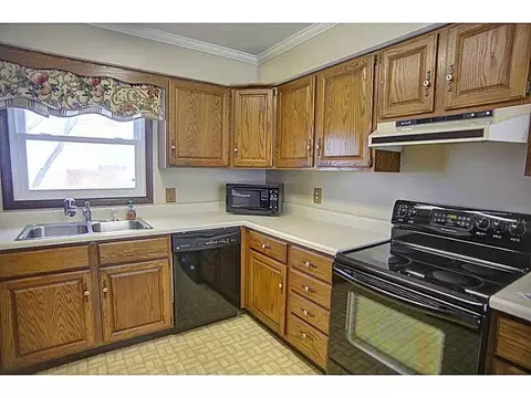 5240 Aster, Lima, OH 45807 photo 4
