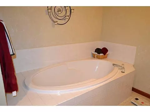 3310 Windy Ridge Dr, Springfield, OH 45502 photo 14