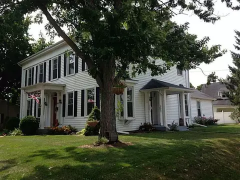 702 E Franklin St, Troy, OH 45373 photo 2