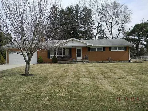 2710 Aberdeen Dr, Springfield, OH 45506 photo 2