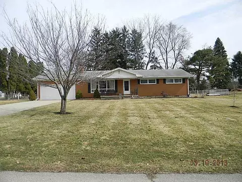 2710 Aberdeen Dr, Springfield, OH 45506 photo 1