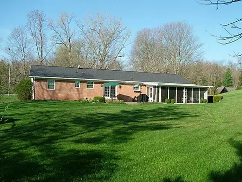 2800 Locust Dr, Springfield, OH 45504 photo 2