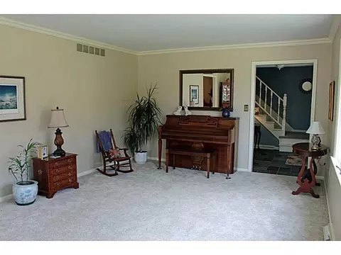 2431 Rebecca Dr, Springfield, OH 45503 photo 6