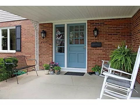 2431 Rebecca Dr, Springfield, OH 45503 photo 2