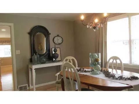 439 Dover Rd, Springfield, OH 45504 photo 8