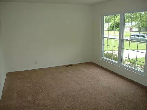 3205 Woonsocket St, Springfield, OH 45503 photo 3