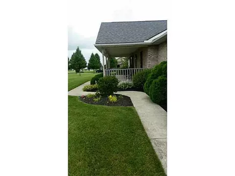 5790 Whispering Wind Dr, Springfield, OH 45504 photo 2
