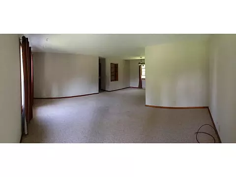 1370 W Sparrow Rd, Springfield, OH 45502 photo 4