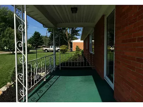 1370 W Sparrow Rd, Springfield, OH 45502 photo 3