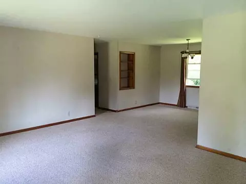1370 W Sparrow Rd, Springfield, OH 45502 photo 5