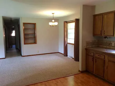1370 W Sparrow Rd, Springfield, OH 45502 photo 8